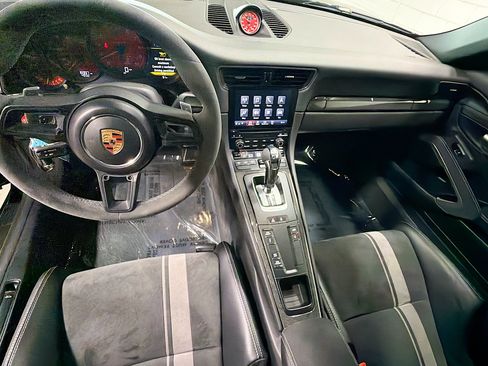 Certified 2018 Porsche 911 GT3 RWD image 14