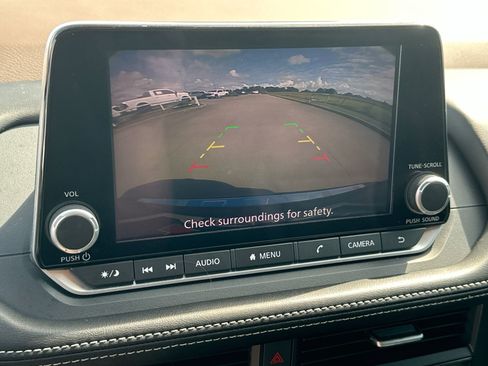 Used 2023 Nissan Rogue SV image 17