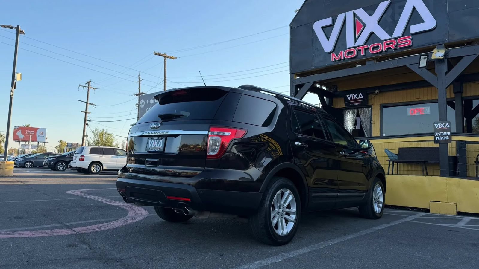Used 2014 Ford Explorer XLT w/ Equipment Group 201A FWD image 5
