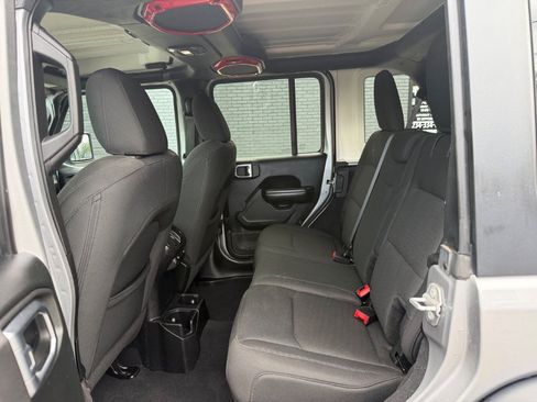 Used 2018 Jeep Wrangler Unlimited Sport S AWD/4WD image 11