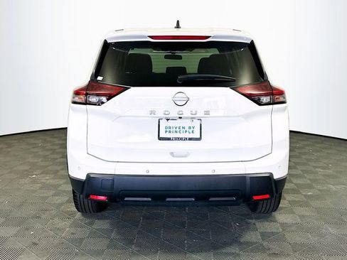 Used 2024 Nissan Rogue S FWD image 7