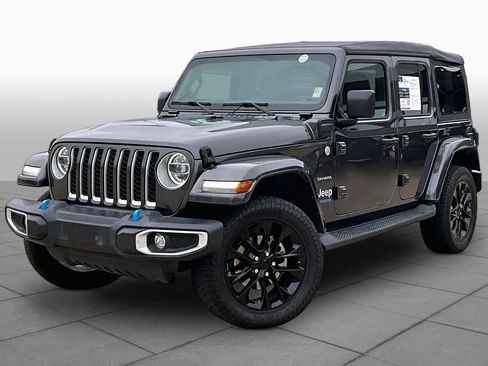 Used 2022 Jeep Wrangler Unlimited Sahara w/ Cold Weather Group AWD/4WD image 3