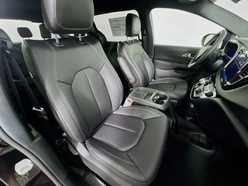 New 2027 Chrysler Pacifica LX FWD image 28