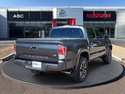 Used 2021 Toyota Tacoma TRD Sport w/ Technology Package image 5