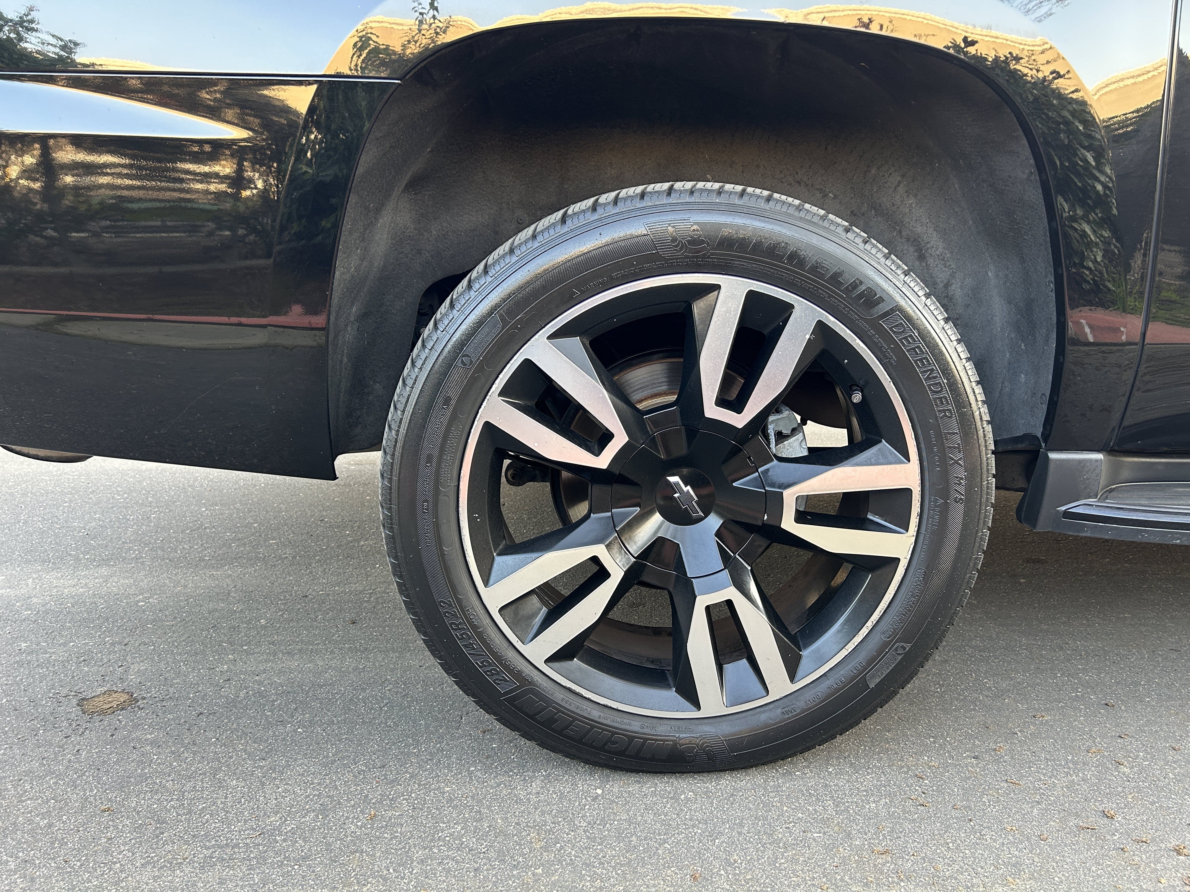 Used 2019 Chevrolet Suburban Premier AWD/4WD image 42