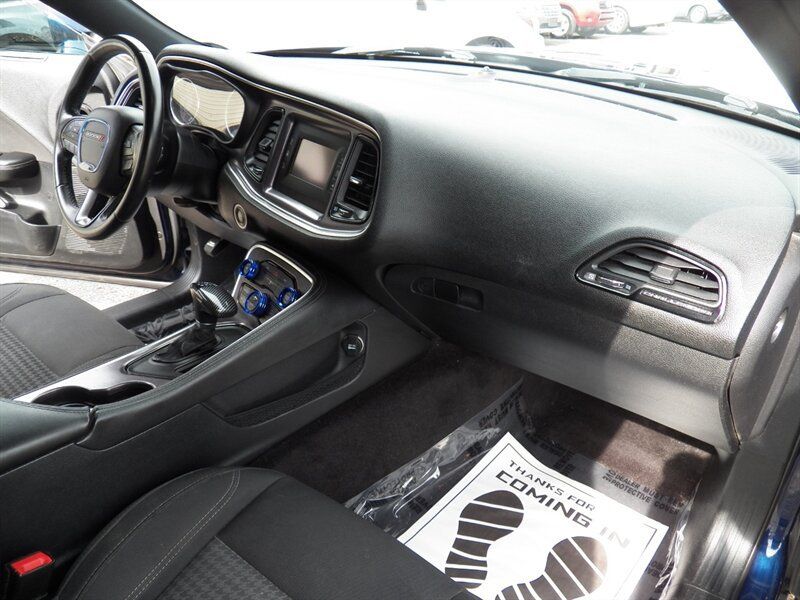 Used 2016 Dodge Challenger SXT RWD image 12