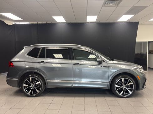 Used 2023 Volkswagen Tiguan SEL R-Line image 2