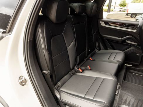 Certified 2026 Porsche Cayenne AWD/4WD image 42