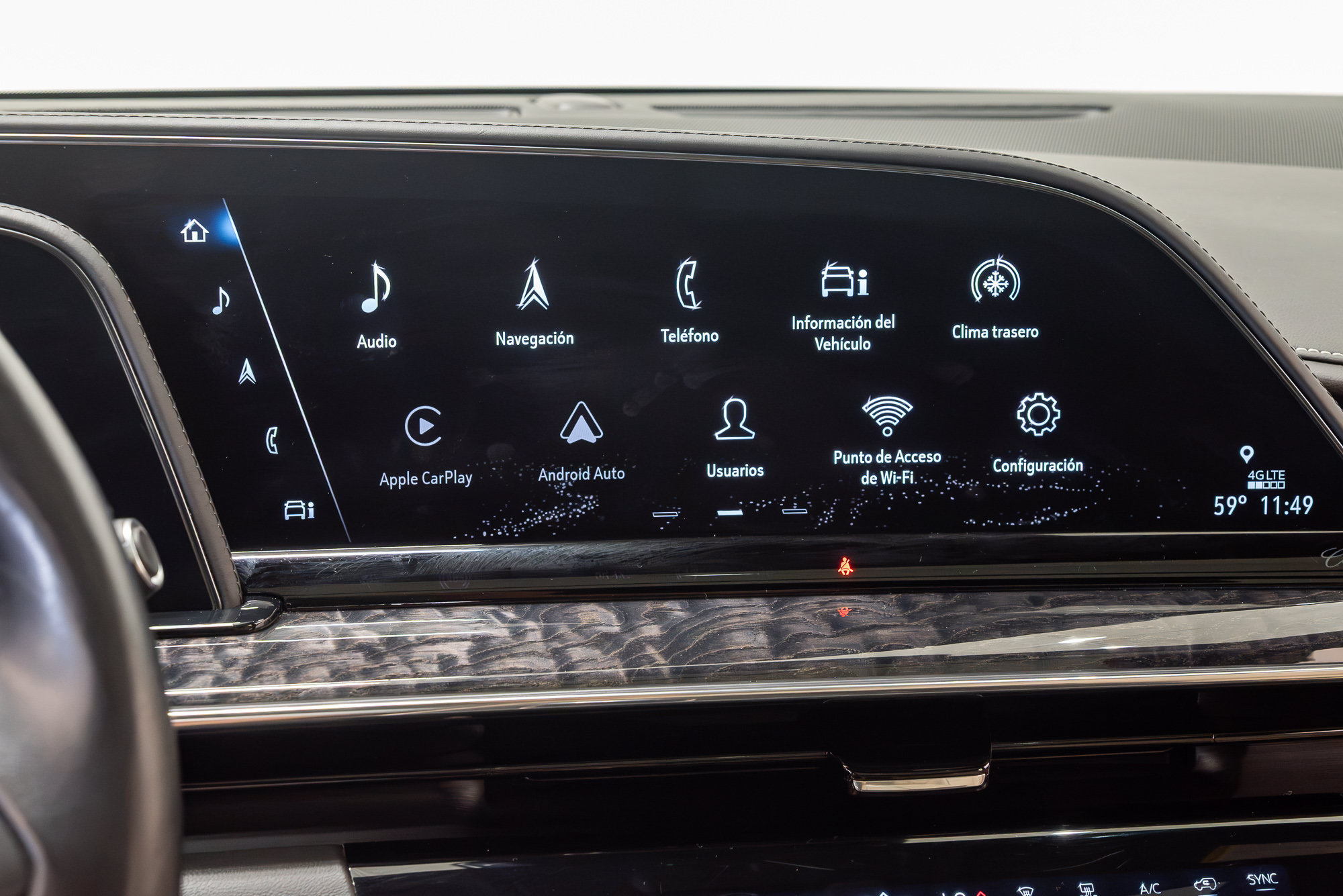 Used 2021 Cadillac Escalade Premium Luxury AWD/4WD image 16