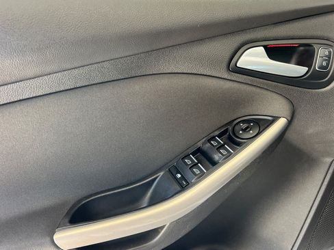 Used 2016 Ford Focus Titanium FWD image 12