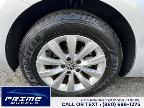 Used 2013 Volkswagen Beetle 2.5 image 22