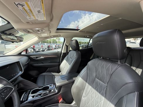 Used 2022 Buick Envision Avenir w/ Technology Package II FWD image 28