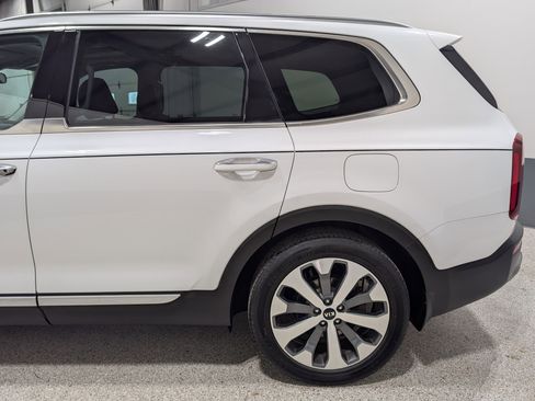 Used 2020 Kia Telluride S w/ S 8 Passenger Seating Package AWD/4WD image 8