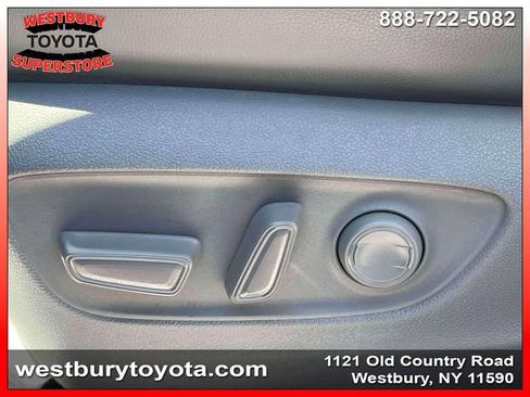 Used 2023 Toyota Highlander XLE AWD/4WD image 21