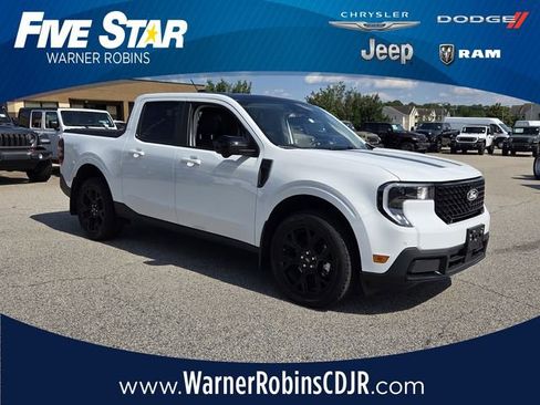 Used 2025 Ford Maverick Lariat w/ Black Appearance Package AWD/4WD image 1