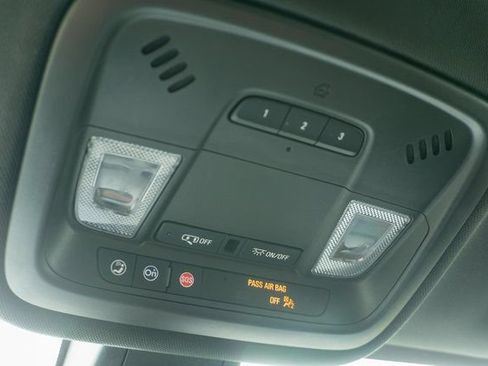 Used 2023 Chevrolet Traverse LT FWD image 34