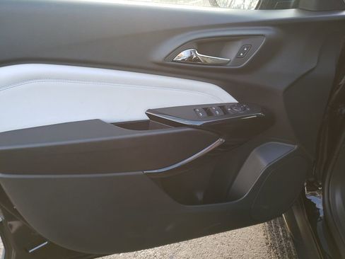 New 2026 Chevrolet Trax LT w/ Sunroof Package image 11