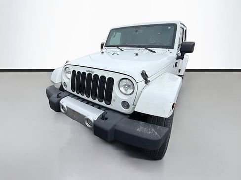 Used 2014 Jeep Wrangler Unlimited Sahara w/ Max Tow Package AWD/4WD image 2