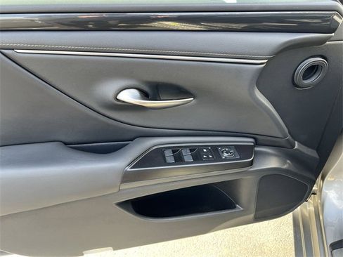 Used 2019 Lexus ES 350 image 11