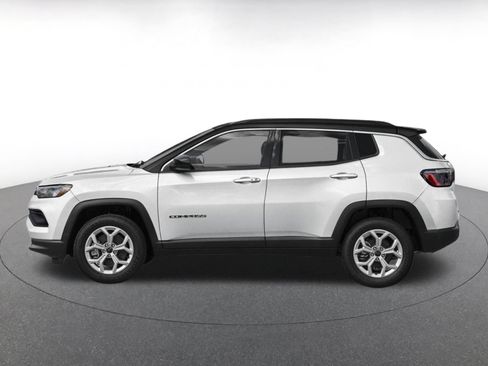 Used 2025 Jeep Compass Limited AWD/4WD image 3