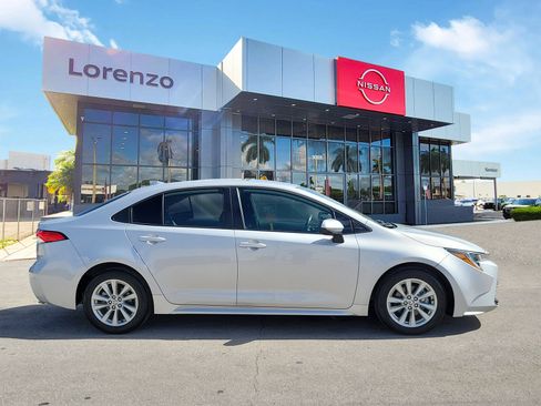 Used 2023 Toyota Corolla LE w/ LE Convenience Package FWD image 4