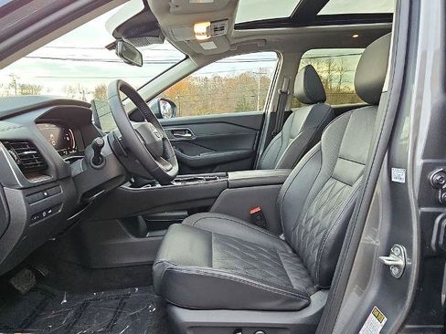 Certified 2025 Nissan Rogue Platinum AWD/4WD image 15