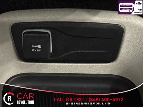 Used 2024 Chrysler Pacifica Limited FWD image 54