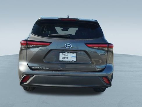 Used 2021 Toyota Highlander XLE image 8