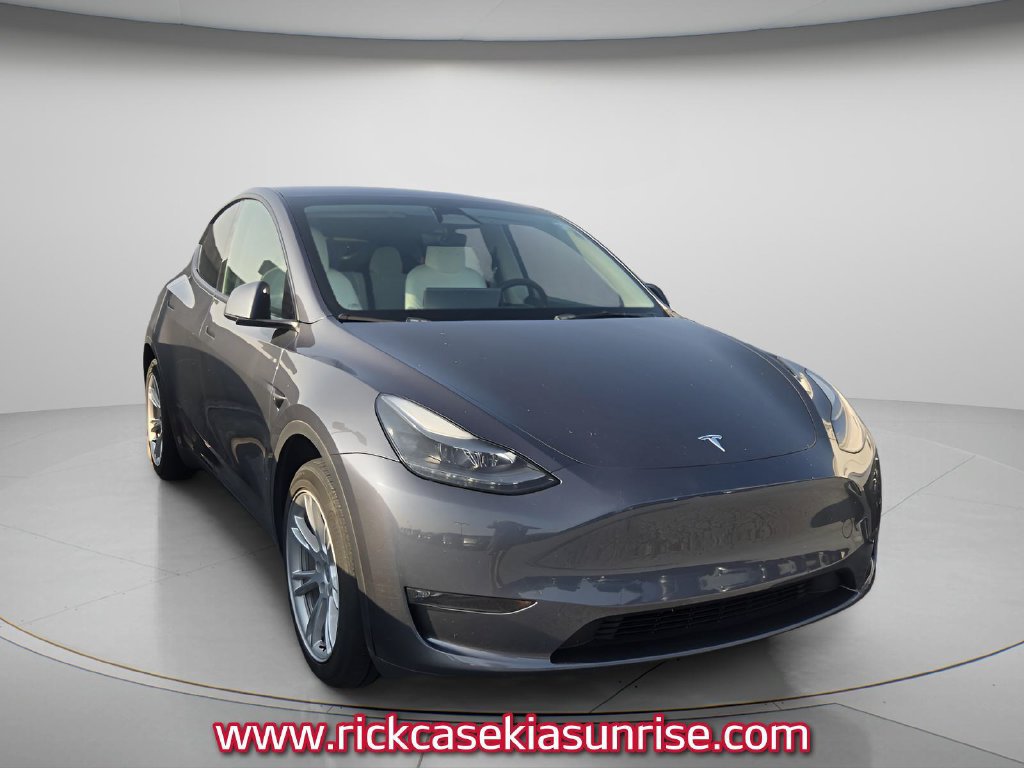 Used 2023 Tesla Model Y 2WD image 4