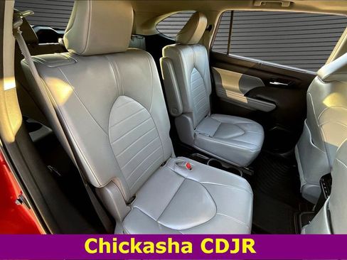 Used 2022 Toyota Highlander XLE image 23