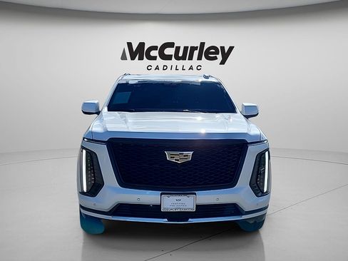 Used 2025 Cadillac Escalade Sport Platinum AWD/4WD image 2