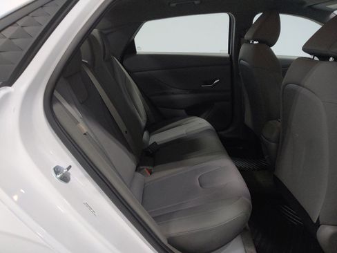 Used 2025 Hyundai Elantra SE FWD image 19