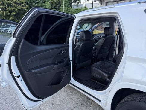 Used 2018 Chevrolet Traverse Premier w/ Driver Confidence II Package FWD image 12