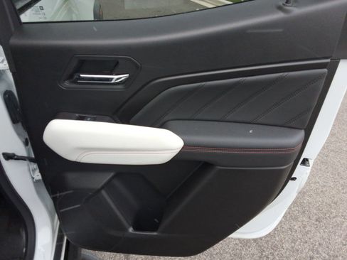 New 2024 GMC Canyon AT4X w/ AT4X AEV Edition image 24