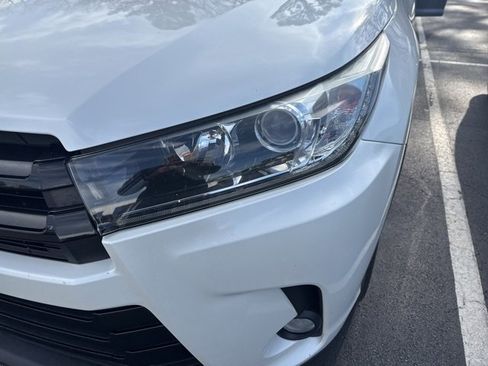 Used 2017 Toyota Highlander XLE image 4