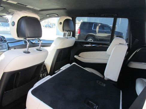 Used 2017 Mercedes-Benz GLS 550 4MATIC image 7