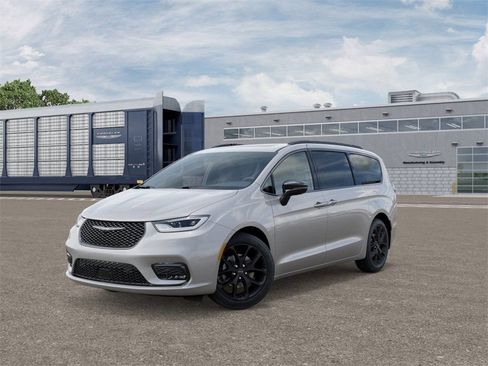 New 2026 Chrysler Pacifica Limited image 1