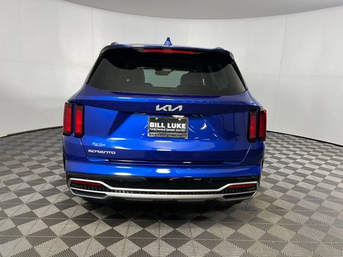 Used 2023 Kia Sorento EX w/ Panoramic Sunroof Package image 4