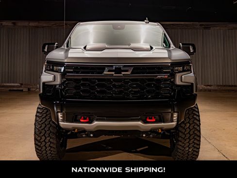 Used 2024 Chevrolet Silverado 1500 ZR2 w/ Technology Package image 4