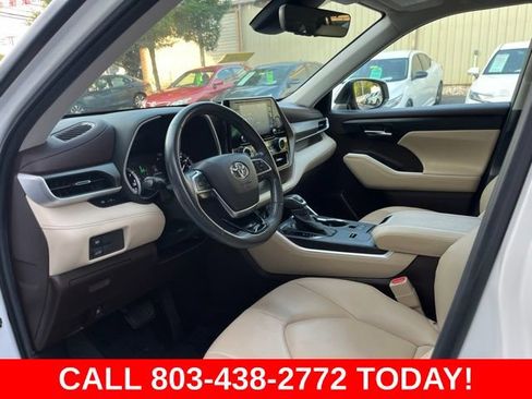 Used 2020 Toyota Highlander XLE FWD image 6