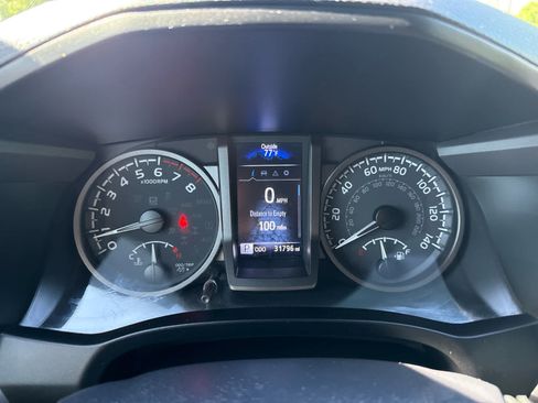 Used 2022 Toyota Tacoma TRD Off-Road w/ Technology Package AWD/4WD image 18