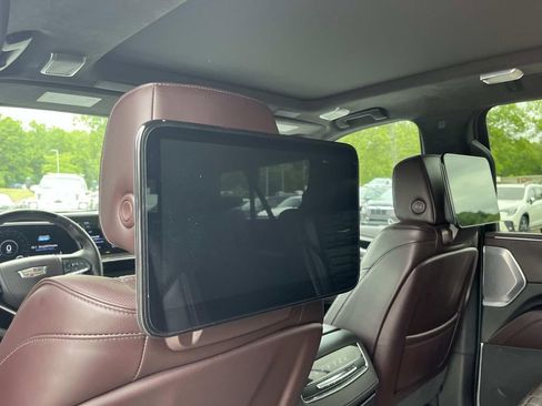 Used 2022 Cadillac Escalade ESV Sport Platinum AWD/4WD image 17