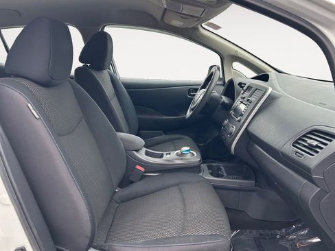 Used 2017 Nissan Leaf S image 10