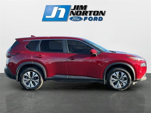 Used 2023 Nissan Rogue SV image 2