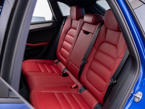 Certified 2021 Porsche Macan Turbo image 18