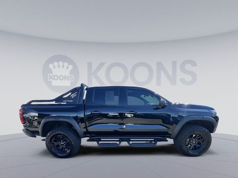 Used 2025 Chevrolet Colorado ZR2 w/ Midnight Edition AWD/4WD image 17