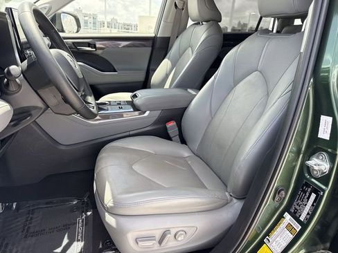 Used 2023 Toyota Highlander Limited image 11