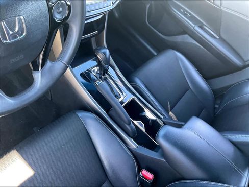 Used 2017 Honda Accord Sport image 19