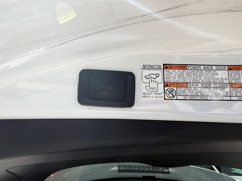 Used 2017 Toyota RAV4 XLE FWD image 8