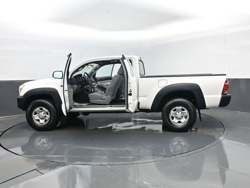 Used 2015 Toyota Tacoma Base image 27